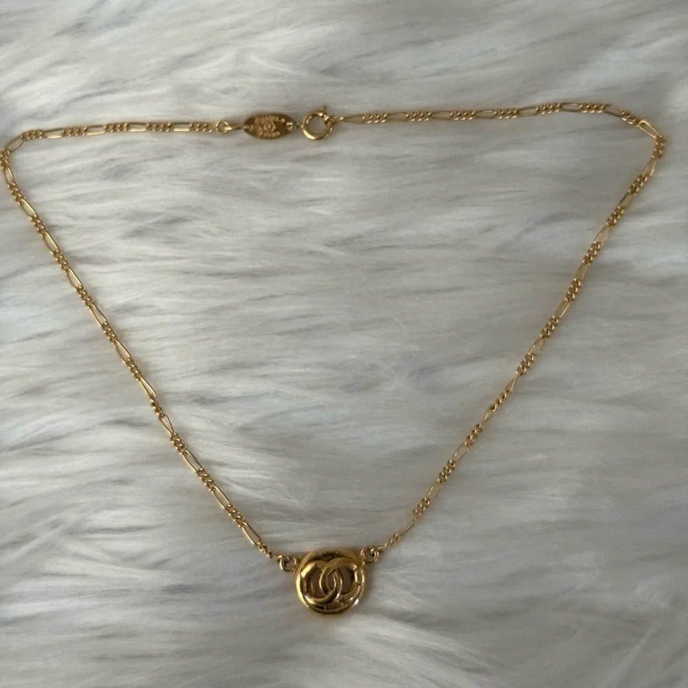 CHANEL 1983 CC Medallion-Pendant Necklace - Picture 11 of 11